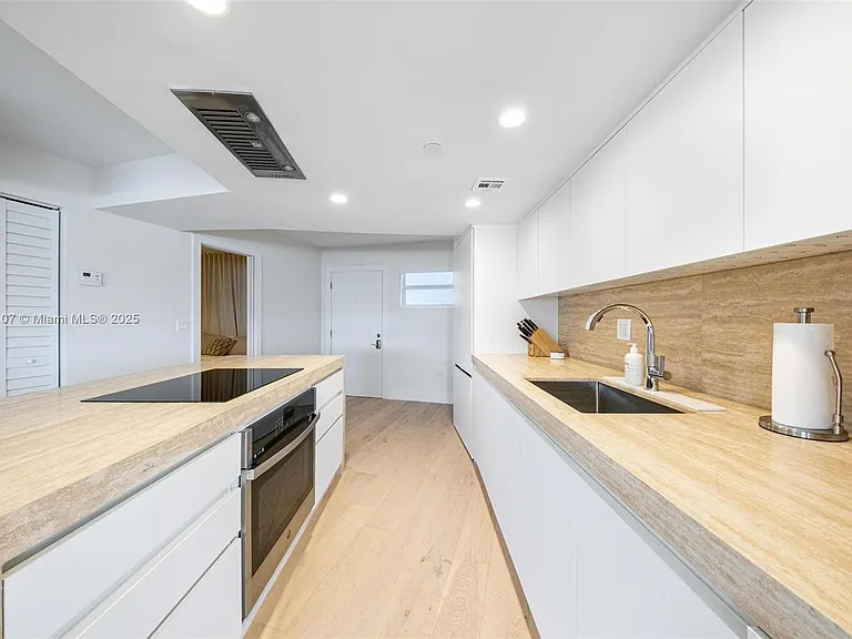 1881 Washington Ave #14F — Photo 3