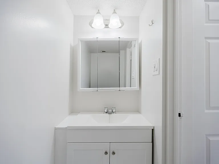 370 Forest St — Photo 9