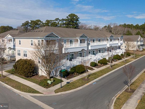 3rd image of 12135 Landings Blvd Unit 303