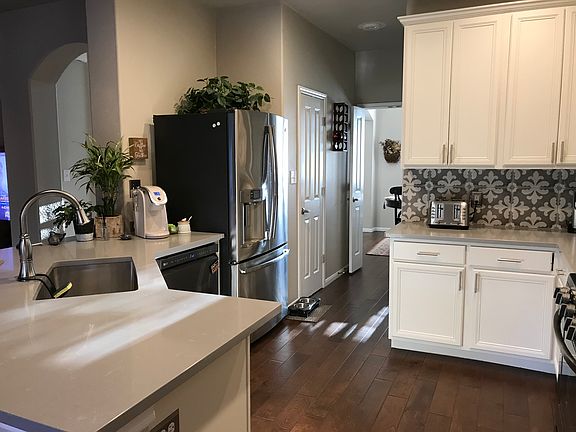 5th image of 200 Lexington Dr
