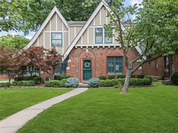 1296 W 72nd Ter, Kansas City, MO 64114
