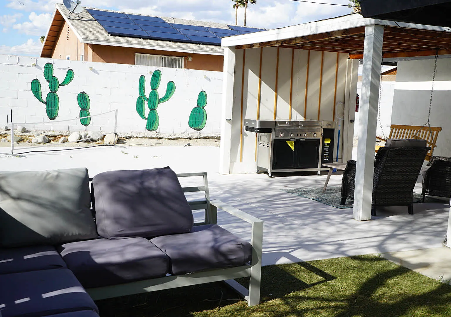 Luxury Sport Haven - 4BR Palm Springs Oasis — Photo 3