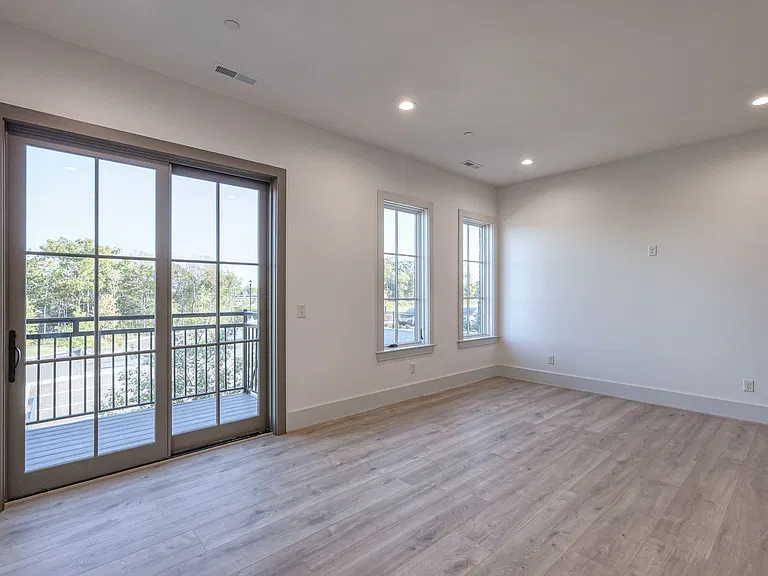 1025 Southwalk Dr — Photo 33