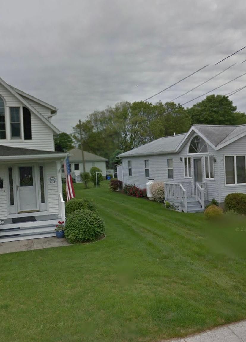 32 Crandall Ave 1/2, Westerly, RI 02891 Zillow
