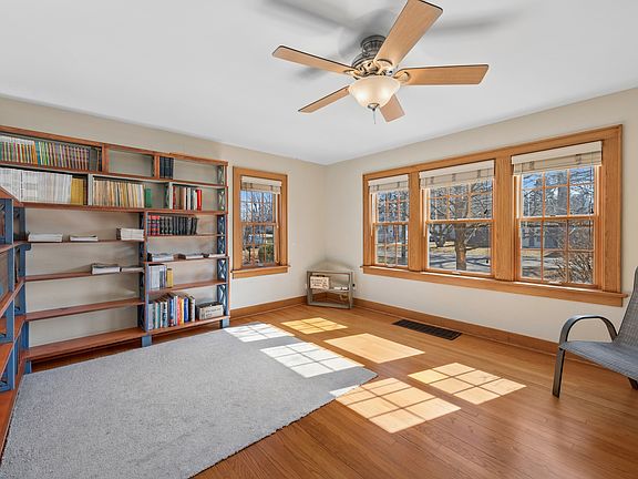 4th image of 515 W 2nd St