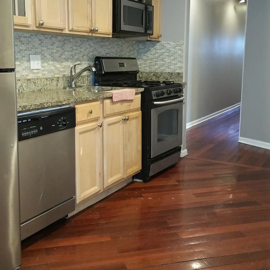 3 bed, 1000 sqft, $1,800 — Photo 4