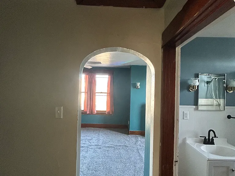 302 1/2 S 9th St #2 — Photo 7