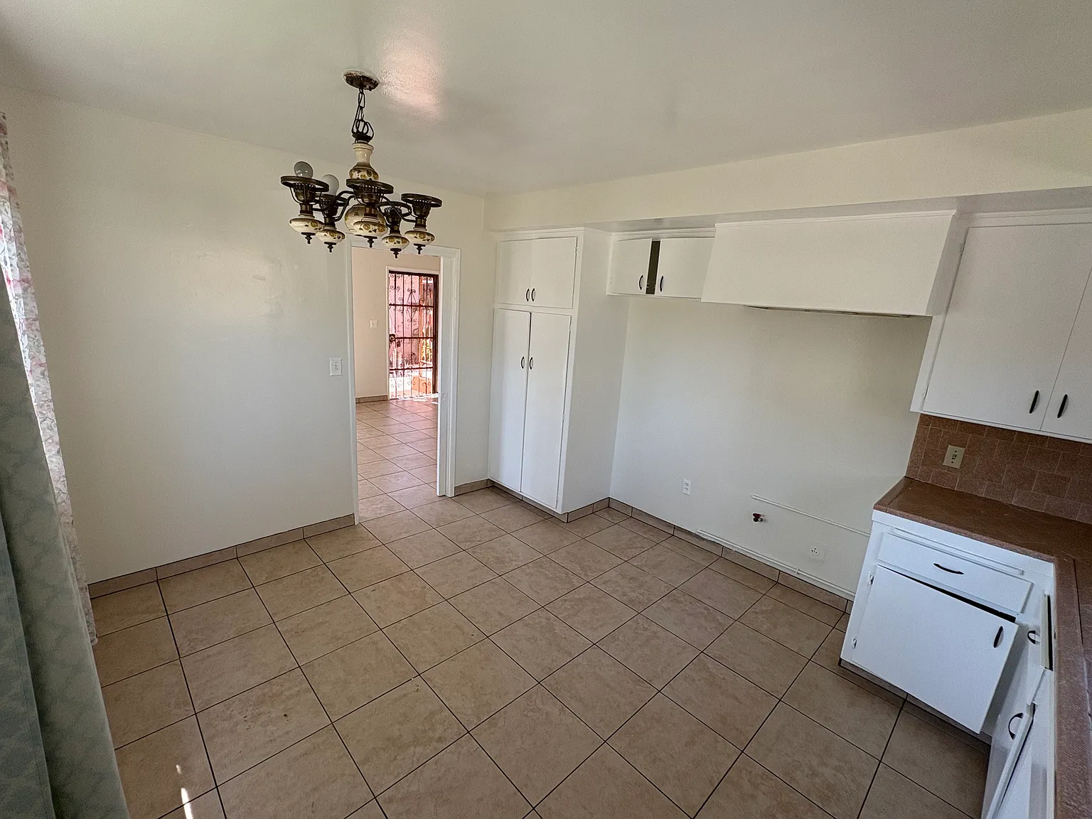 2 bed, 875 sqft, $2,400 — Photo 3
