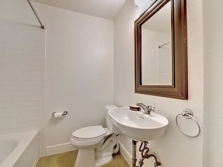2319 Pruett St — Photo 20