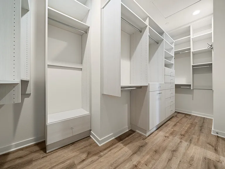 16205 Camden Cir — Photo 41