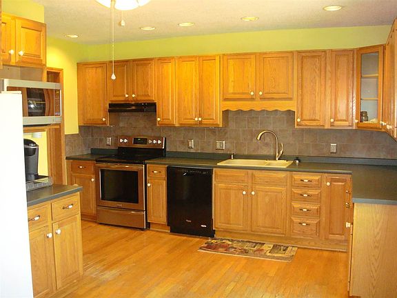 3rd image of 522 Washington St