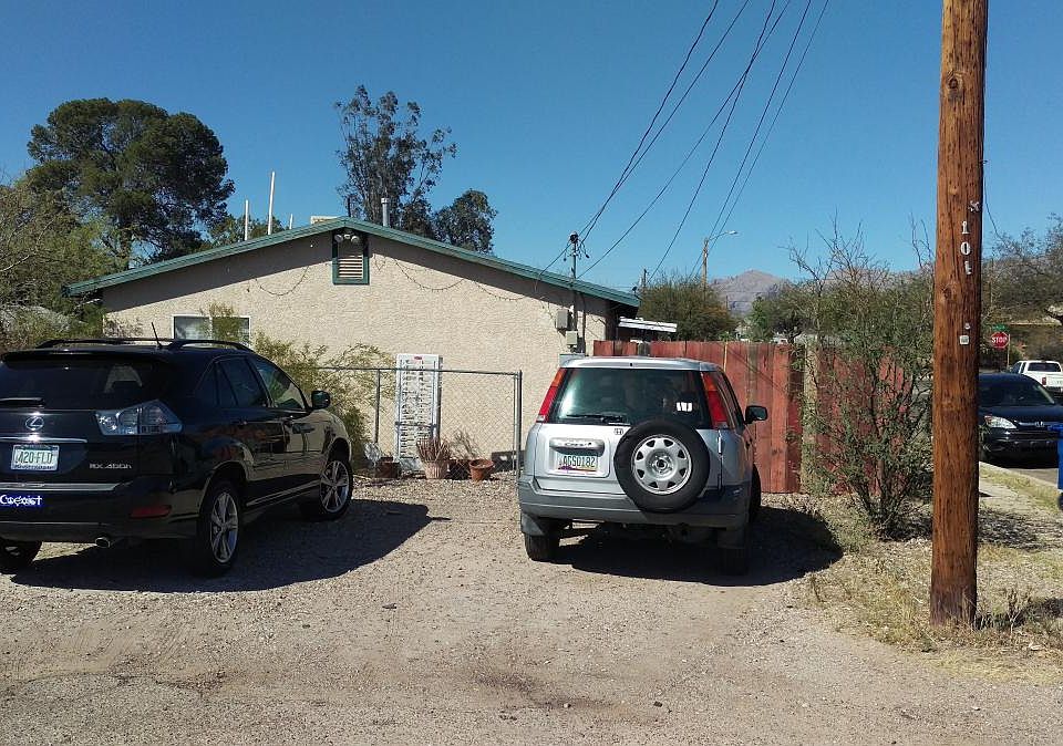 Private Parking and Entrance on Chauncey Ln