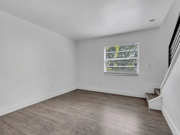 1114 Douglas Rd #4 — Photo 9