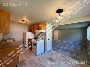215 E 3rd St #2, Canton, SD 57013