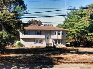 30 Spence Ave, Holtsville, NY 11742