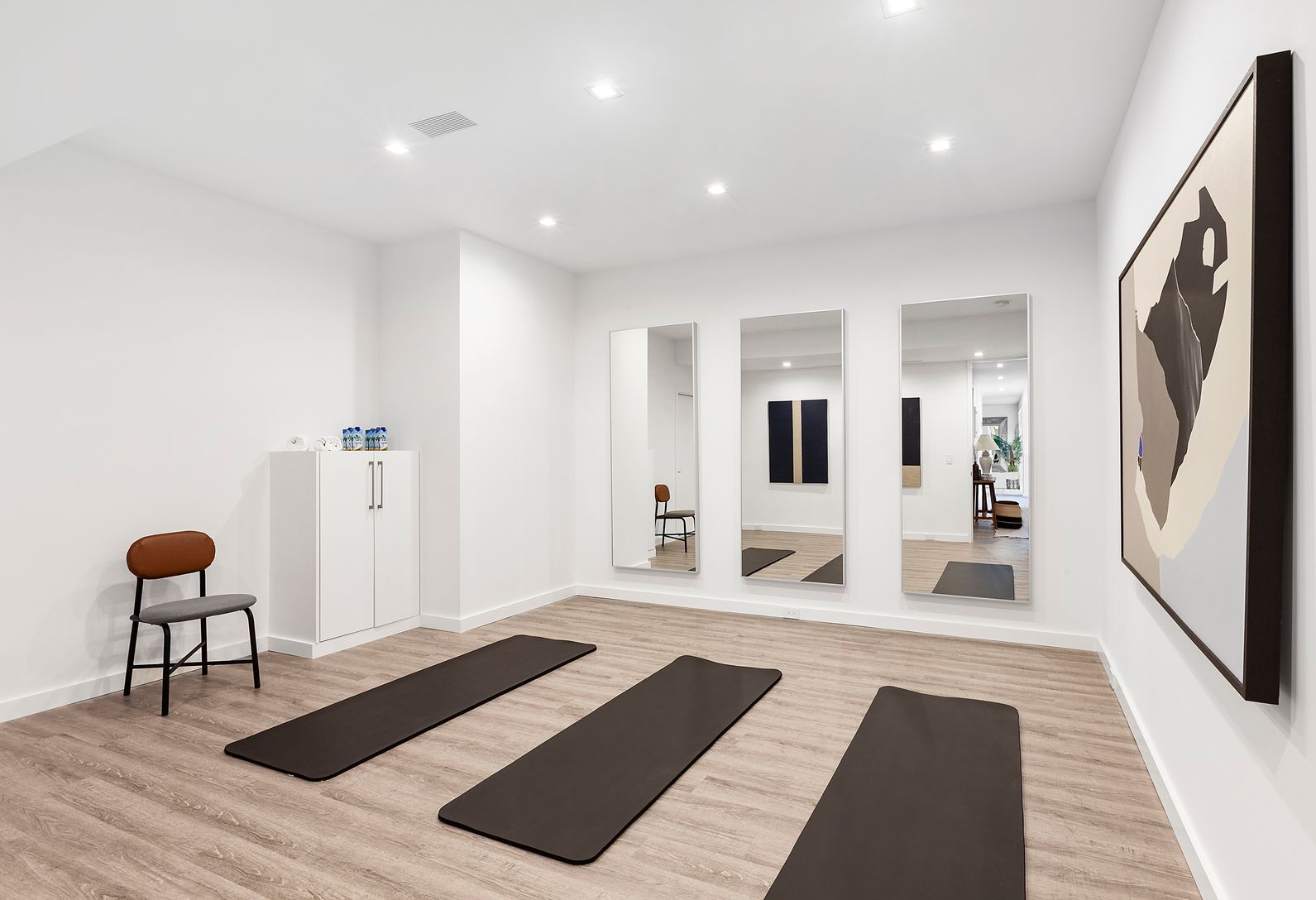  YOGA ROOM