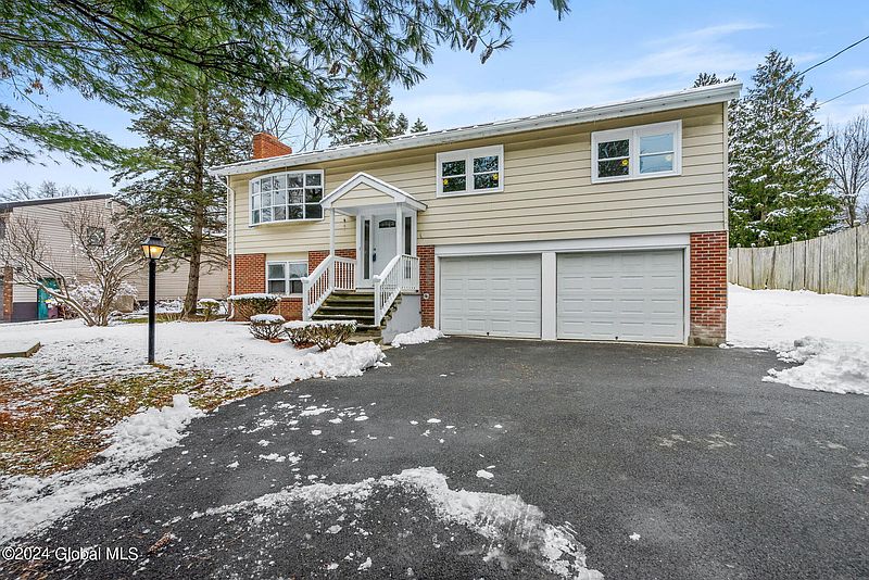 3rd image of 131 Forts Ferry Road