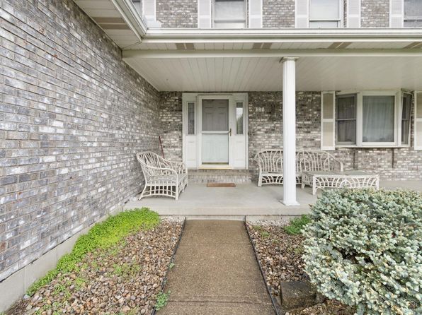 27 Carousel Cir, Fairfield, OH 45014
