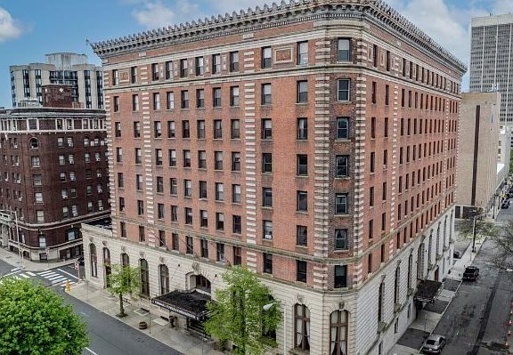 2nd image of 140 Chestnut St APT 319