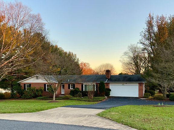 Quiet and developed neighborhood in Mt. Airy