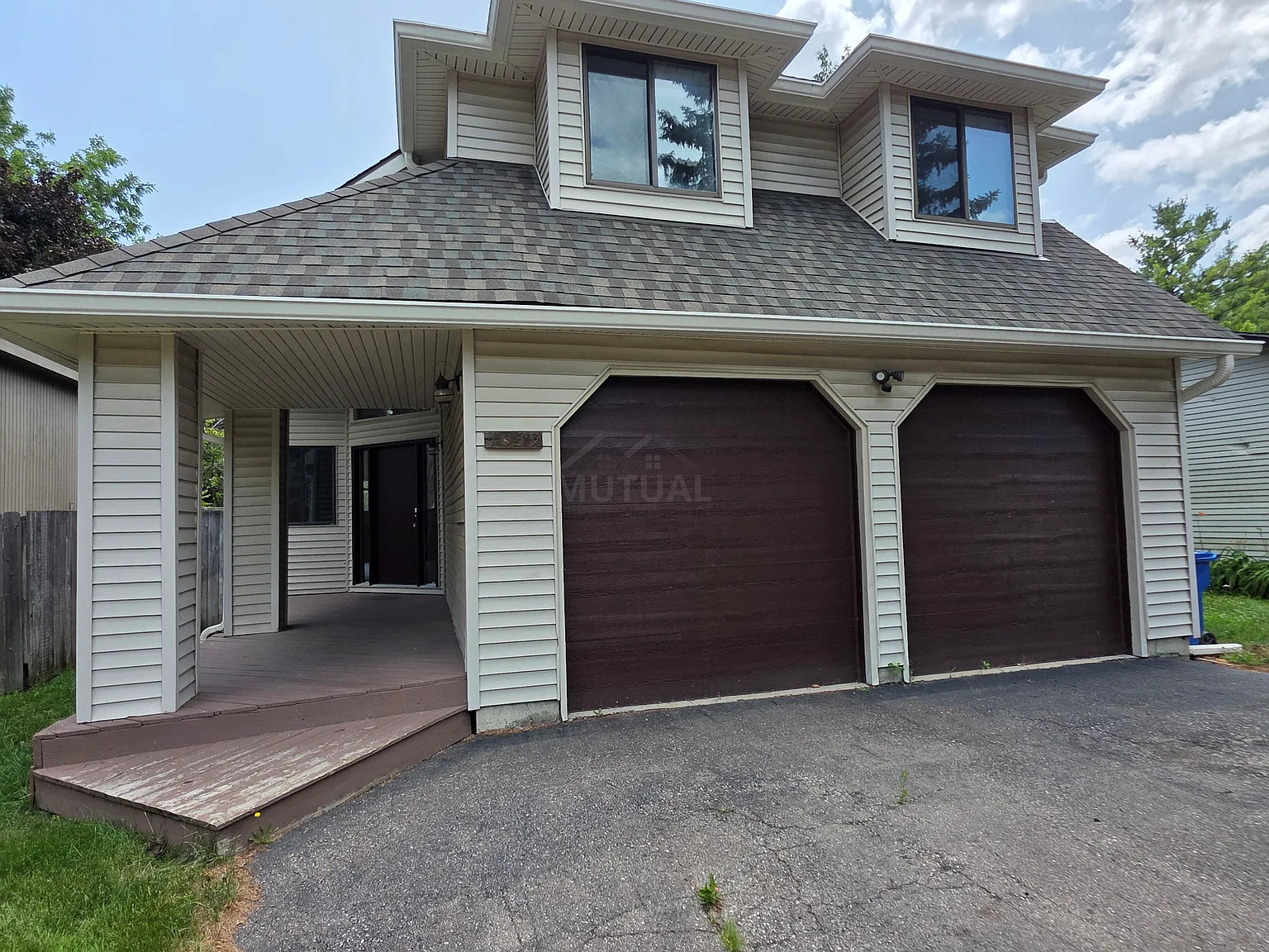 3 bed, 2.5 bath, 1854 sqft, $2,400 — Photo 2