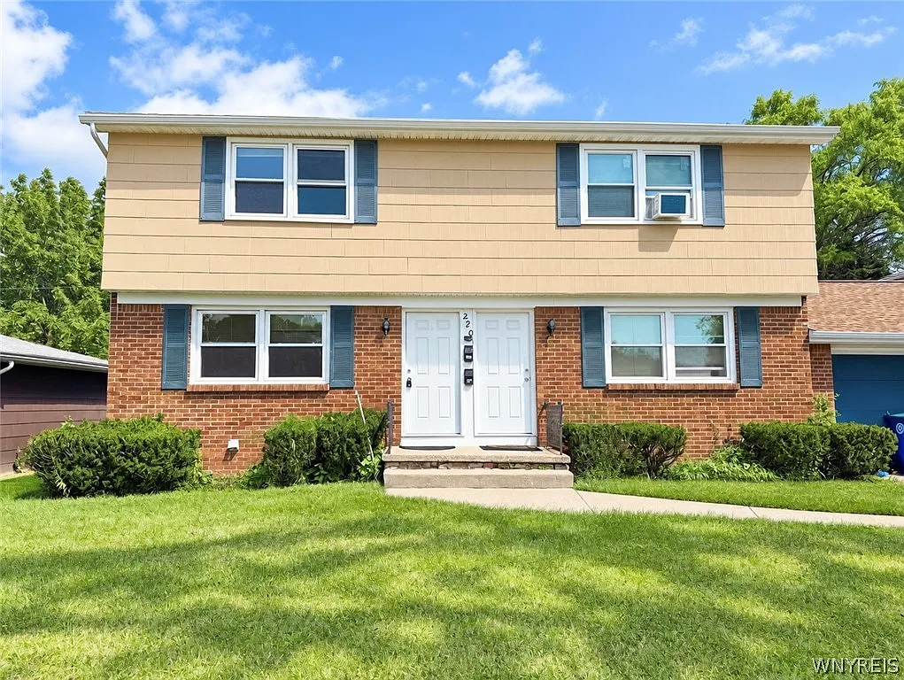 2 bed, 1.5 bath, 2420 sqft, $1,300 — Photo 2