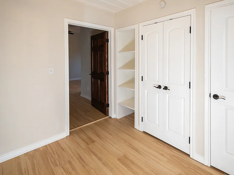 209 W 5th St — Photo 22