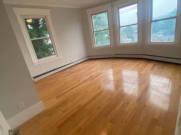 4th image of 124 Belknap Ave APT 1
