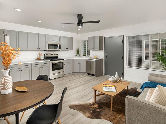 2 Bed / 2 Bath 904 sqft