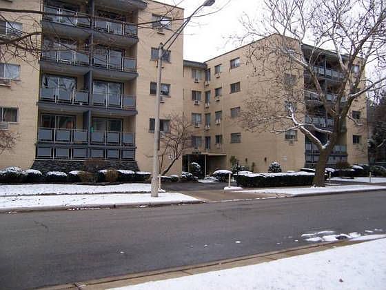 1st image of 1040 Erie St APT 506
