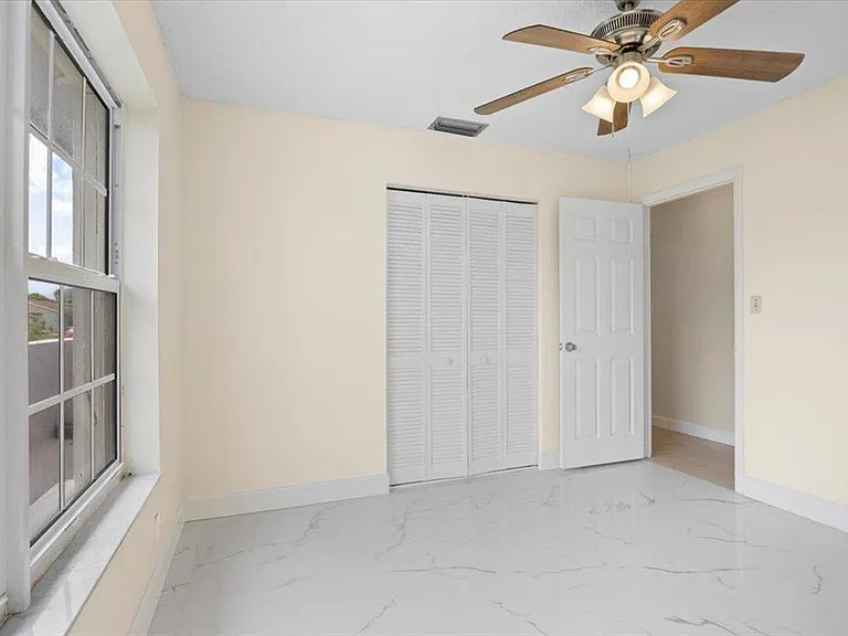 5540 Lakewood Cir S — Photo 25