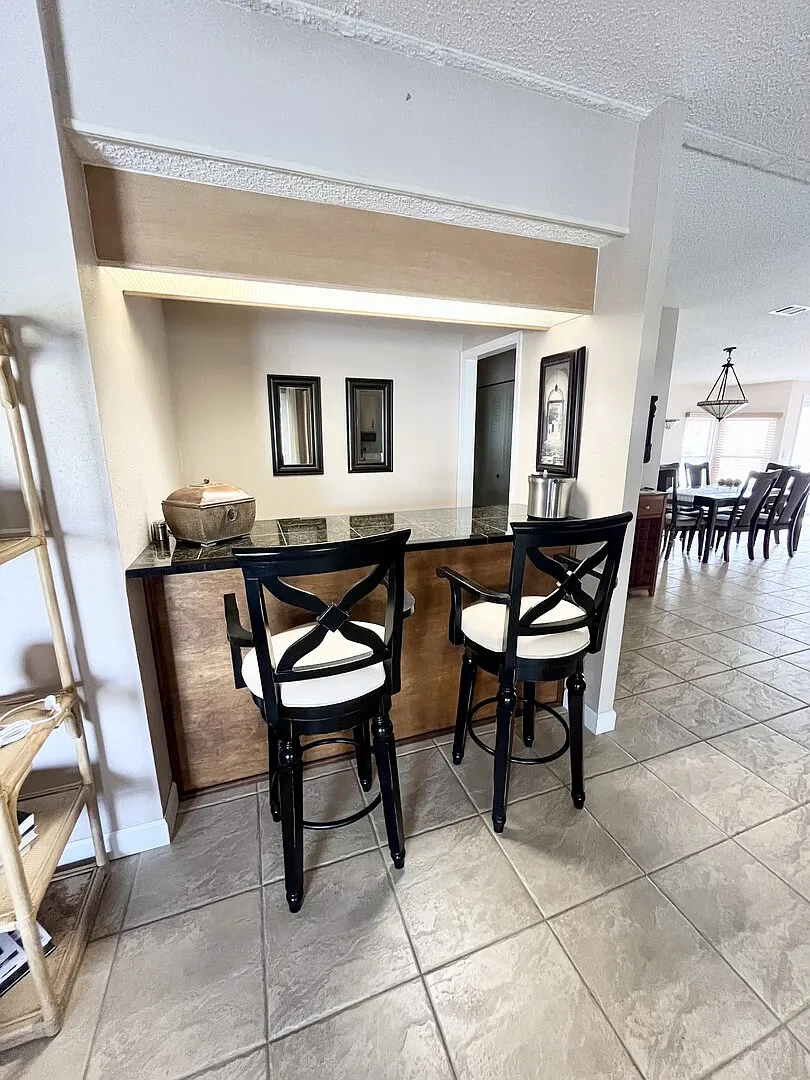 Modular home with 3 car garage and lanai — Photo 4