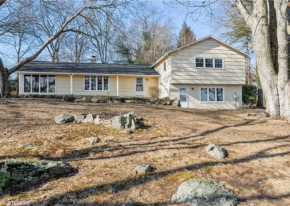 7 Hill Side St, Saunderstown, RI 02874 MLS 1331969 Zillow