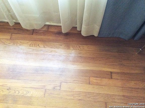 5th image of 606 Edgebrook Ln