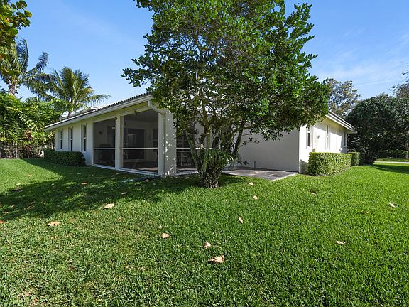 2nd image of 1084 Egret Cir N