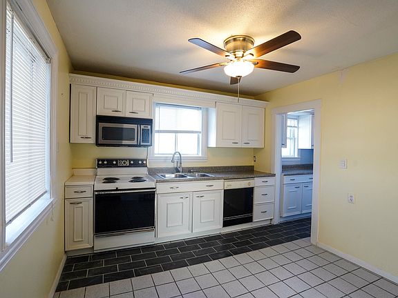 2nd image of 98 Beechcroft St #2