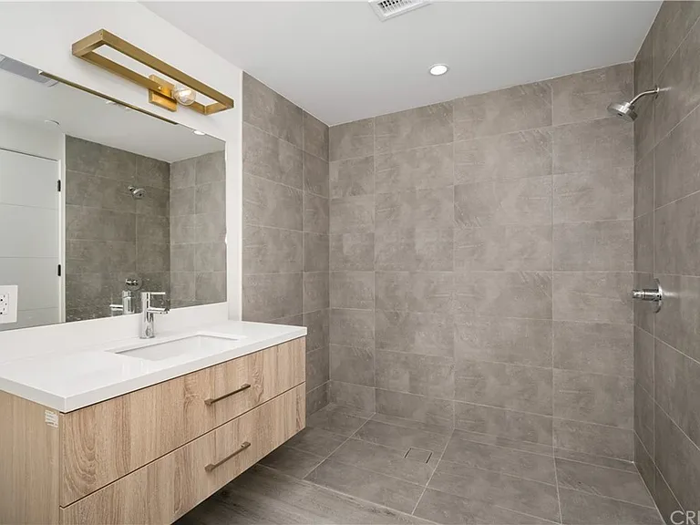 5923 Laurel Canyon Blvd #200 — Photo 15