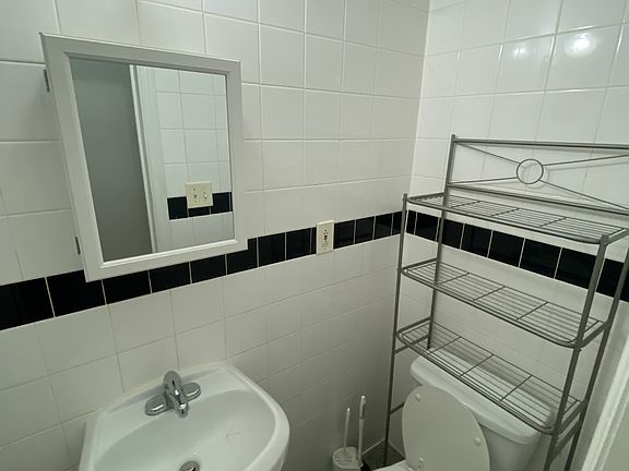 5th image of 234 E 106th St APT 1A
