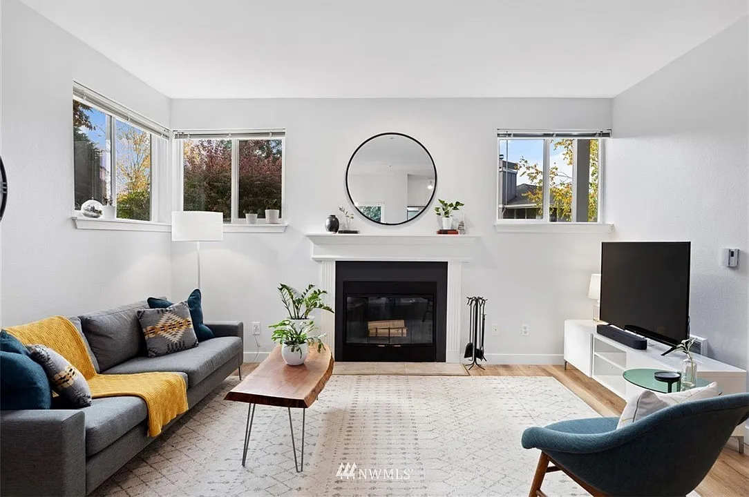 2 bed, 983 sqft, $2,595 — Photo 1