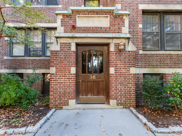 36 Ash St APT 402, Cambridge, MA 02138
