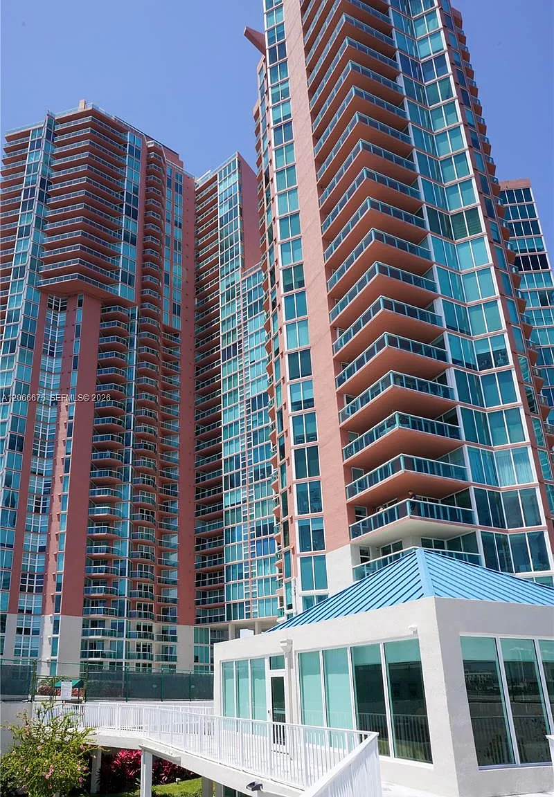 100 Hidden Bay Condo — Photo 1