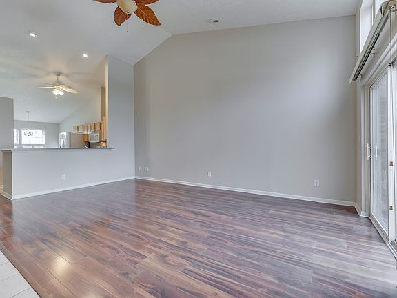 5th image of 7455 Oak Knoll Dr