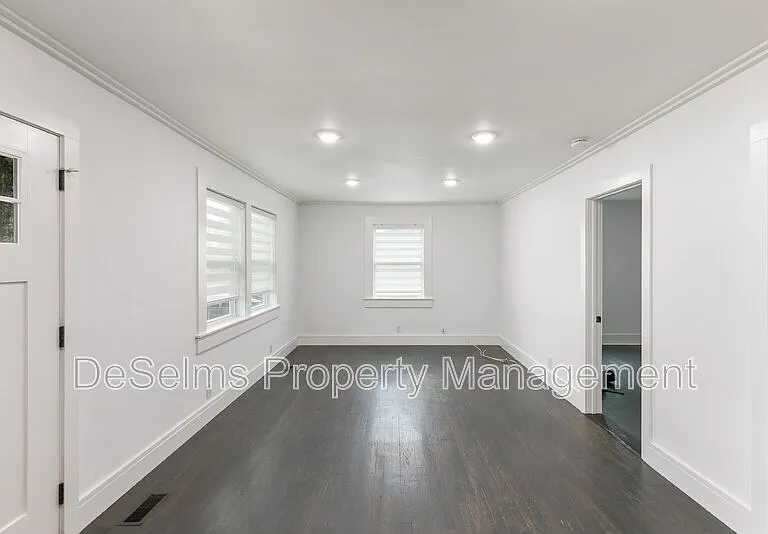 927 Chickasaw Ave — Photo 3