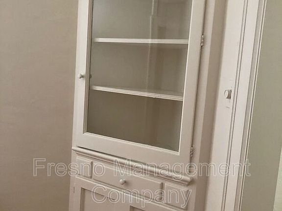 5th image of 839 N Van Ness Ave