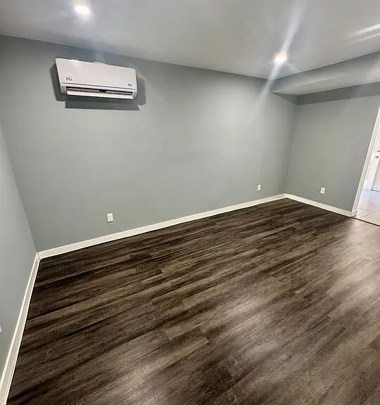 2911 W Florence Ave — Photo 11