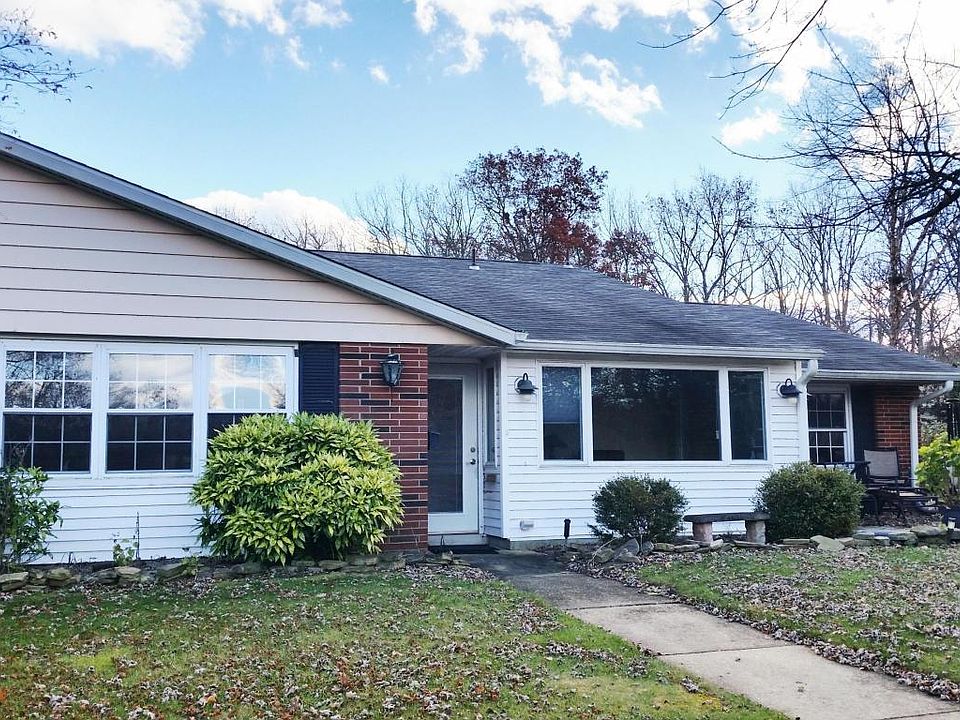 1st image of 194B Sterling Ct #100B
