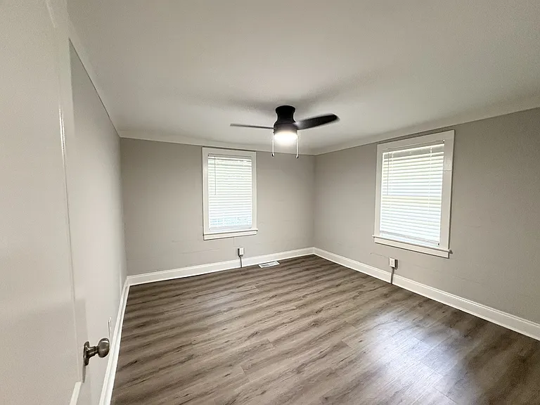 5715 Harding Dr — Photo 10