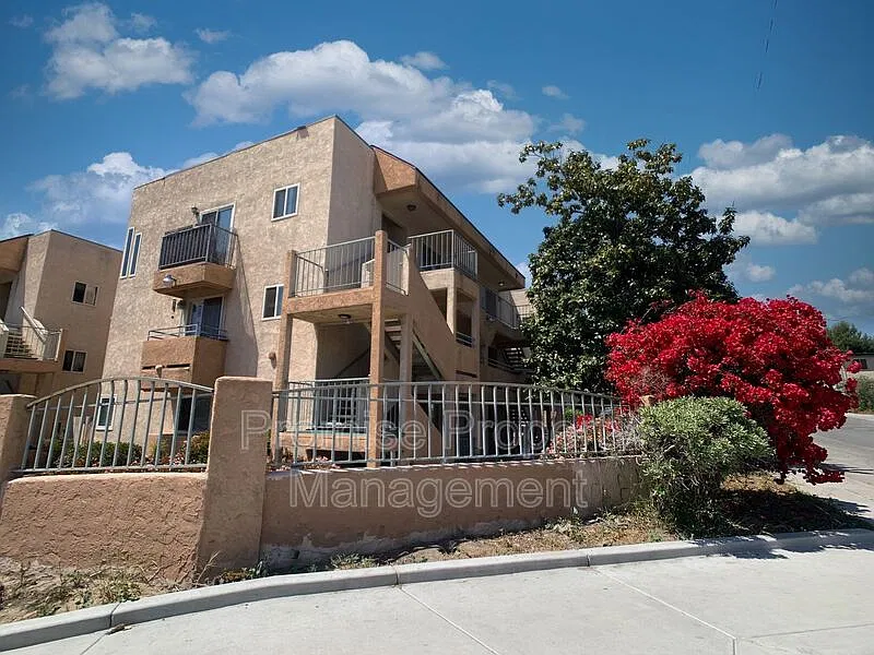 2 bed, 1.0 bath, 900 sqft, $1,845 — Photo 1