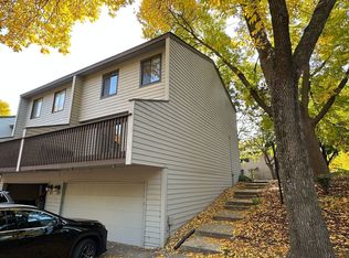 320 W Eagle Lake Dr, Maple Grove, MN 55369