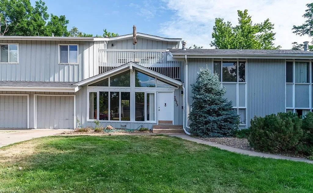 2623 Sherwood Cir — Photo 2